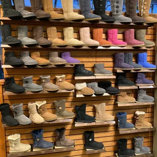 UGG - Classics, Buttons &amp; Bows