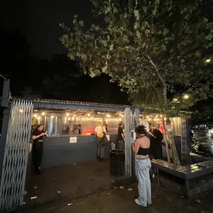 COVERED OUTDOOR EATING THE RAIN DOESNT STAND A CHANCE