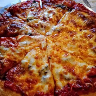 Vilaggio&apos;s Large Pepperoni-Mushroom Pizza