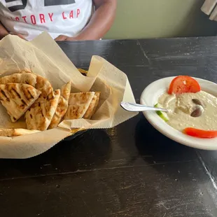 Pita bread and hummus