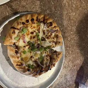 Sweet chicken chili pizza