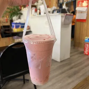 look at the cute carrier they attached to the smoothie! so convenient!