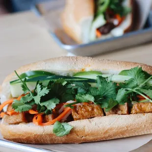 Tofu Banh Mi (V) | (ig: @alisa.eats.food)