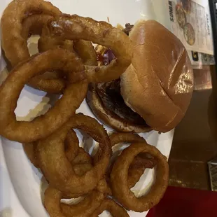 Brisket sandwich with onion rings