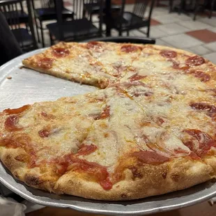 LG Pepperoni, onion, xtra cheese (4/5)