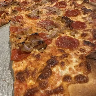 Overcooked pepperoni, sausage, &amp; onion (1.5/5)