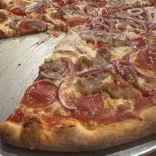 L Pepperoni, sausage, &amp; onion (4.8/5)