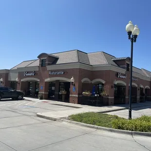 the outside of a restaurant