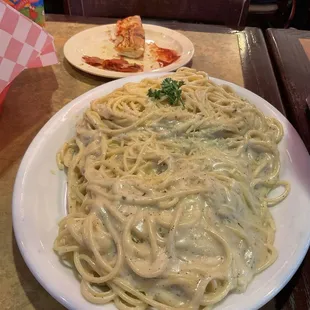 Alfredo spaghetti.