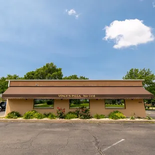 the outside of the restaurant