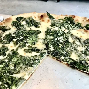 White pizza with spinach &amp; garlic