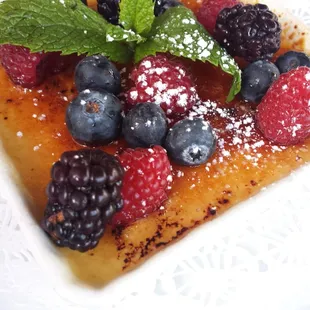 Vanilla bean creme brulee