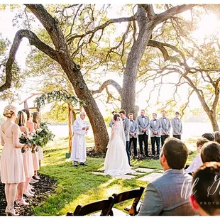 Can we swoon over that light!