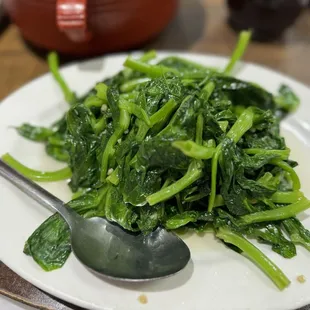 Snow pea leaves with garlic