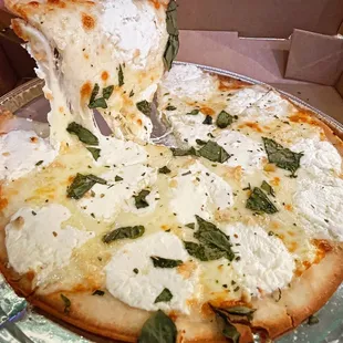 Vinnie&apos;s White Pie