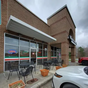 the outside of the restaurant