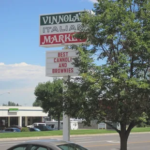 Vinnola&apos;s - Signage