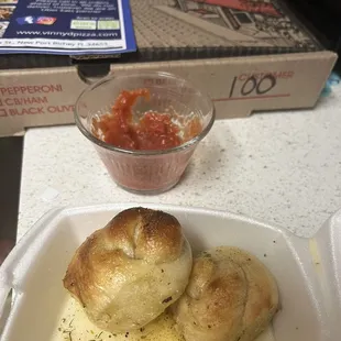 Garlic knots and marinara