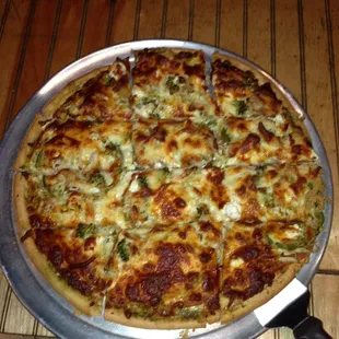 Chicken pesto pizza!