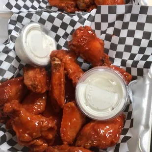 chicken wings and fried chicken, bbq chicken, bbq wings, chicken, chicken wings, fried chicken, poultry, food, fried chicken wings