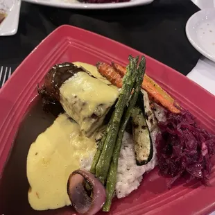 I ordered the short rib, which is well cooked.