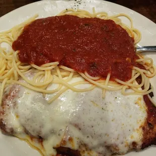 a plate of chicken parmesan