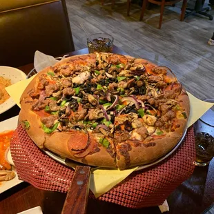 Vinny 's Deluxe Pizza