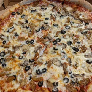17" Sausage, Mushroom and Olive