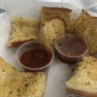 Garlic bread and marinara