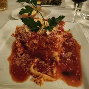 7-layer lasagne paired w/Meiomi Pinot Noir was amazing.