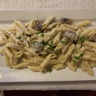 Penne with cream sauce and mushrooms