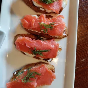 Smoked salmon crostini