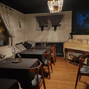 Join us in the cozy Piano lounge for dinner &amp; wine. Indoor seating is limited.