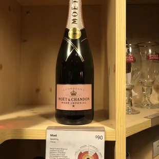 Moet!