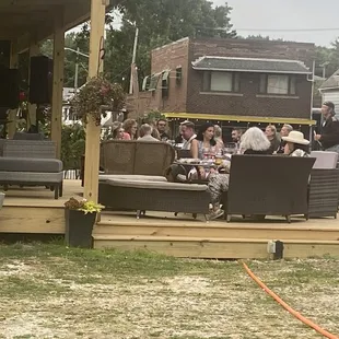 Live music.  Expansive deck