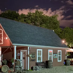 Vino Veritas Cellars Winery and 2 1/2 acres