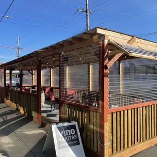 the outside of a restaurant