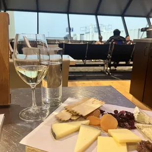 Sauvignon blanc &amp; cheese plate