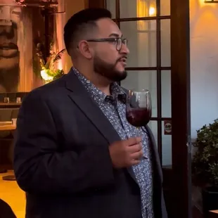 Anthony Rios from Venge Vineyards hosting a VINOPOP - Napa to Laguna