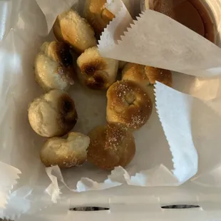 The garlic knots......smaller than small and hard as a rock.