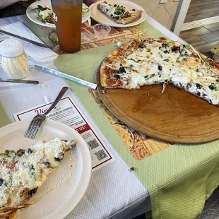 Large Deluxe Pizza &quot;Yummy&quot;