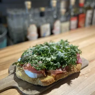 SPRING PIZZETTA 24 Bufala Mozzarella Prosciutto di Parma, Wild arugula, parmigiano reggiano