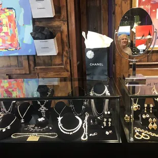 So many beautiful, vintage Chanel jewelry!