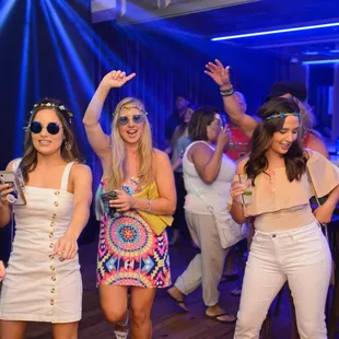 Vintage Rock Club Woodstock party - girls dancing