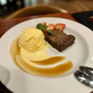 Warm chocolate cake