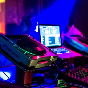 DJ, dancing, dance floor