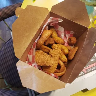 a box of fried chicken nuggies