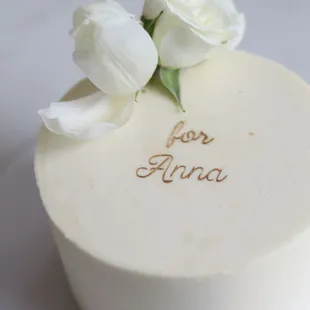 custom lettering on a cake