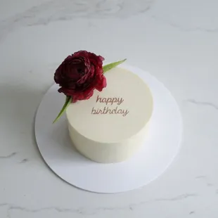 customizable classic white cake with fresh florals