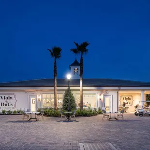 the outside of the restaurant